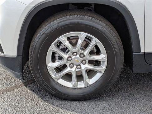 Used 2021 Chevrolet Traverse LT image 10