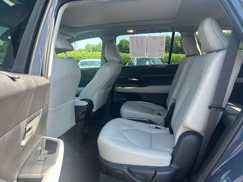Used 2026 Toyota Grand Highlander FWD image 17