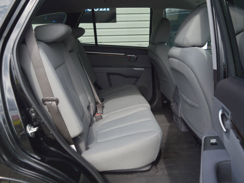 Used 2011 Hyundai Santa Fe GLS image 16