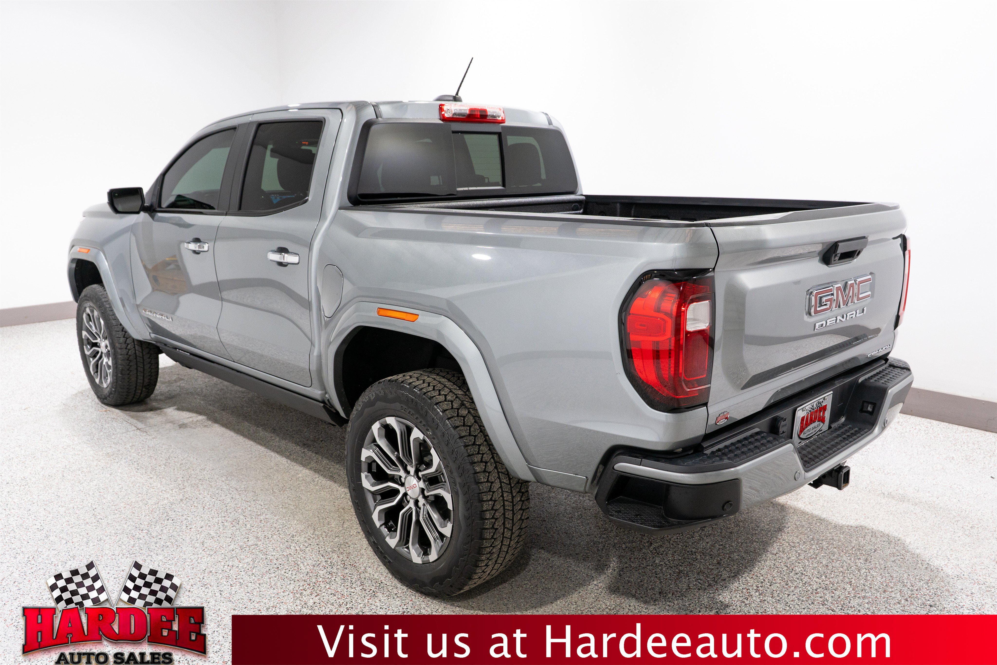 Used 2024 GMC Canyon Denali AWD/4WD image 3
