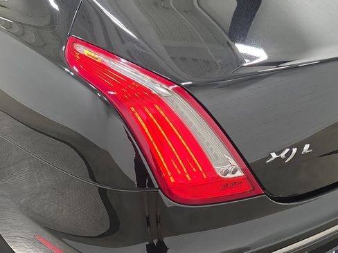 Used 2014 Jaguar XJ L Portfolio RWD image 32