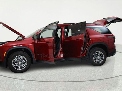 Used 2026 Chevrolet Traverse LT FWD image 6