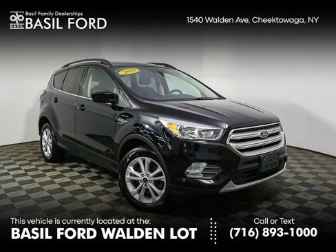 Used 2018 Ford Escape SE image 1