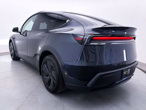Used 2026 Tesla Model Y Long Range RWD image 14