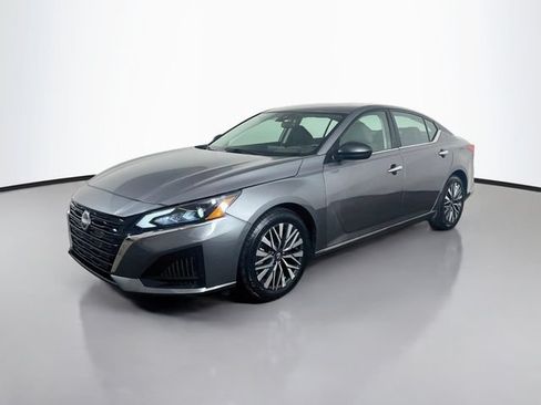 Used 2025 Nissan Altima 2.5 SV FWD image 5