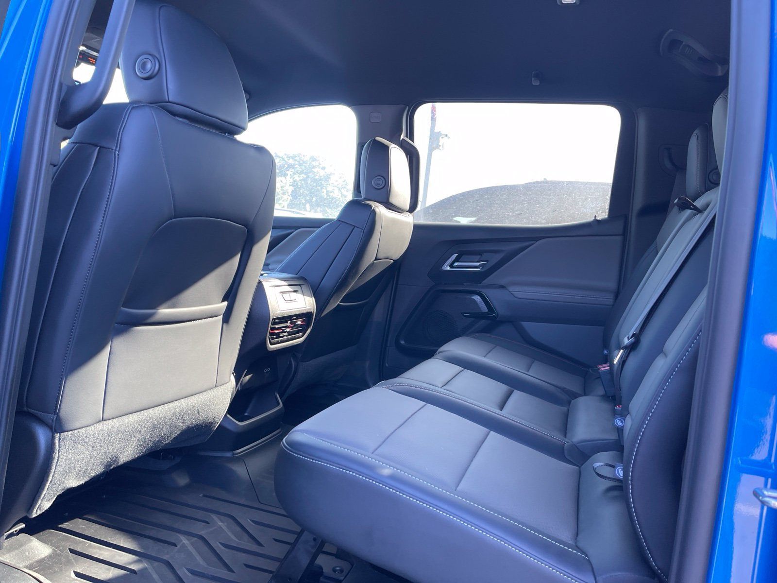 Used 2026 Chevrolet Silverado EV Trail Boss AWD/4WD image 4