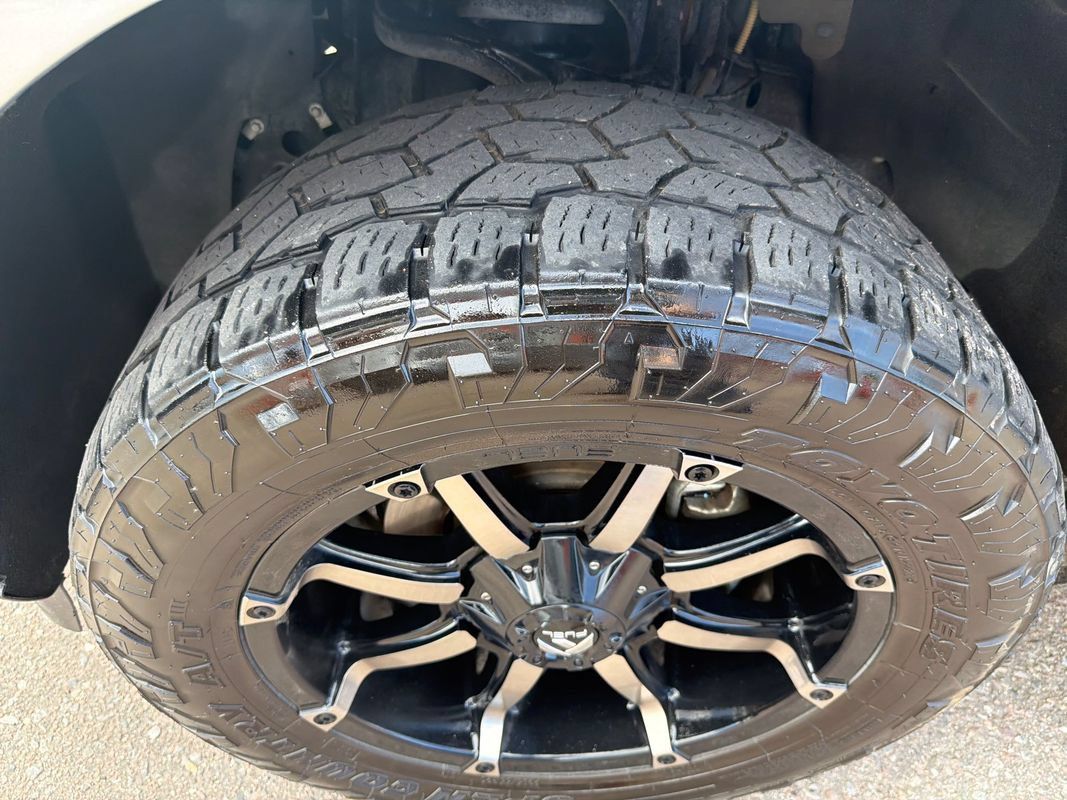 Used 2020 Ford Expedition XLT w/ Equipment Group 202A AWD/4WD image 26
