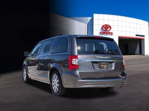Used 2015 Chrysler Town & Country LX FWD image 7