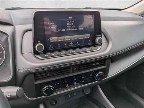 Used 2024 Nissan Rogue S FWD image 13