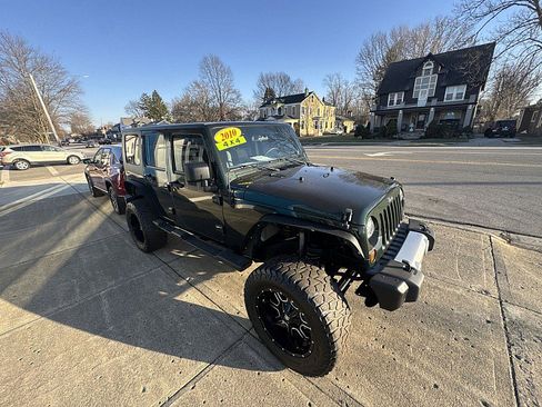 Used 2010 Jeep Wrangler Unlimited Sahara image 10