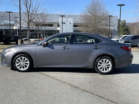 Used 2015 Lexus ES 300h 300h image 2