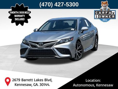 Used 2022 Toyota Camry SE FWD image 1