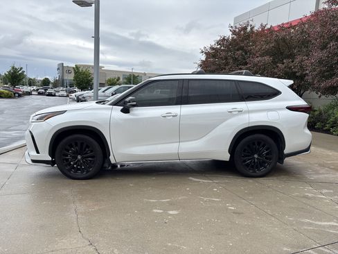 Used 2025 Toyota Highlander XSE AWD/4WD image 11