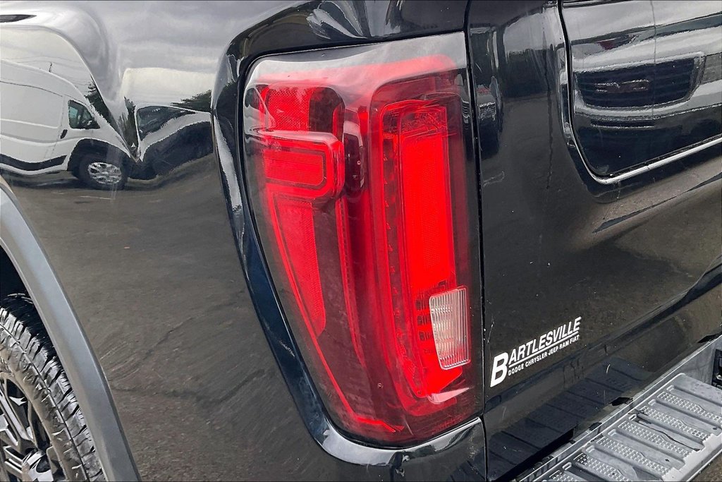 Used 2023 GMC Sierra 2500 Denali w/ Denali Black Diamond Edition AWD/4WD image 29