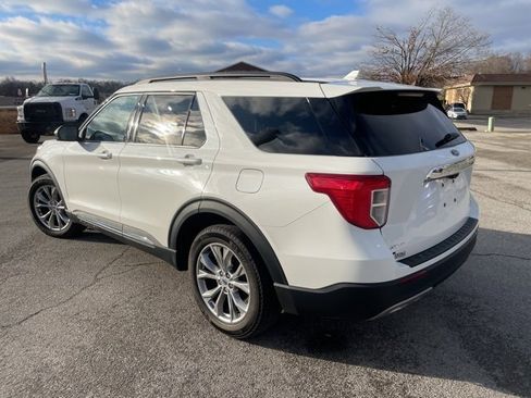 Used 2023 Ford Explorer XLT w/ Equipment Group 202A image 8