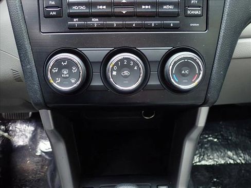Used 2014 Subaru Forester 2.5i Premium w/ Popular Package #2 AWD/4WD image 19