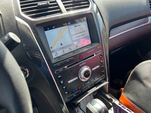 Used 2018 Ford Explorer Limited w/ Ford Safe & Smart Package AWD/4WD image 7