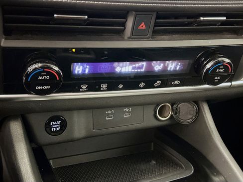 Used 2025 Nissan Rogue SV image 23