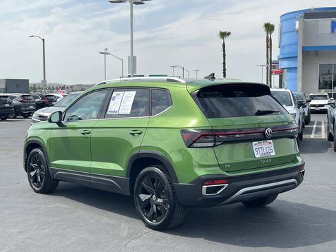 Used 2025 Volkswagen Taos SE w/ Panoramic Sunroof Package image 3