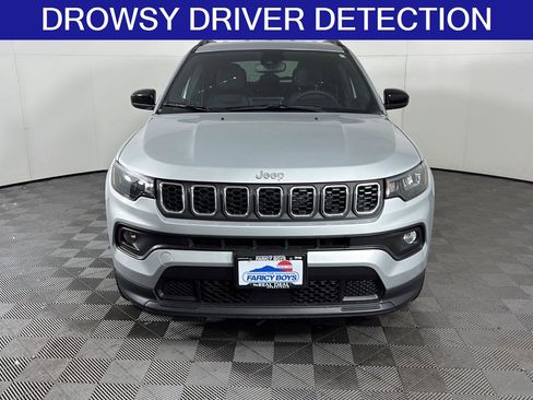 Used 2025 Jeep Compass Latitude image 4