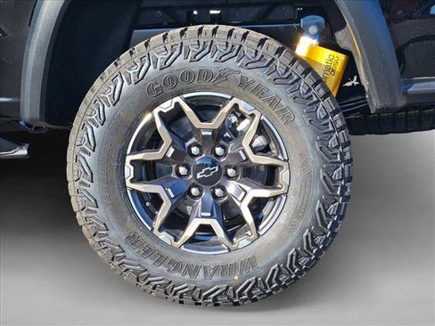 New 2026 Chevrolet Colorado ZR2 w/ Technology Package AWD/4WD image 10