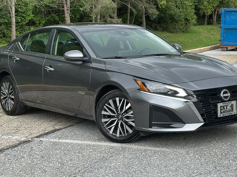 Certified 2024 Nissan Altima 2.5 SV w/ SV Premium Package AWD/4WD image 1