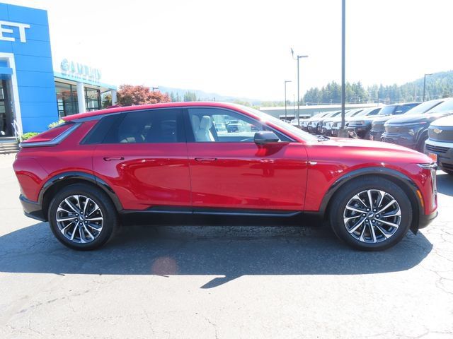 Used 2024 Cadillac Lyriq Sport w/ LPO, Floor Liner Package AWD/4WD image 9