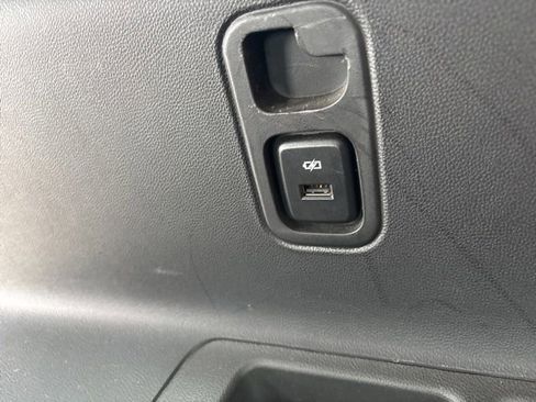 Used 2021 Chevrolet Traverse LS FWD image 33