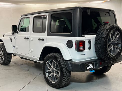 Used 2024 Jeep Wrangler Unlimited AWD/4WD image 3