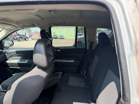 Used 2008 Jeep Compass Sport FWD image 7