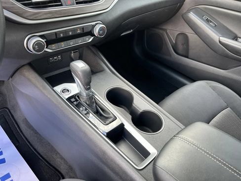 Used 2025 Nissan Altima 2.5 SV FWD image 13