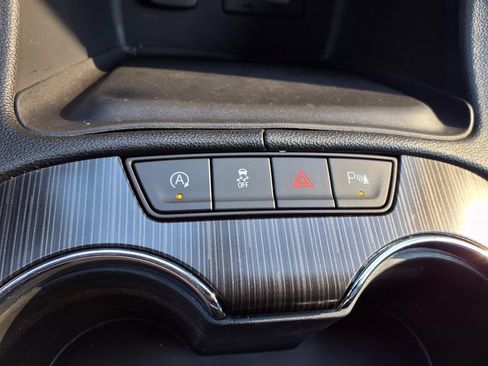 Used 2022 GMC Acadia SLT FWD image 11