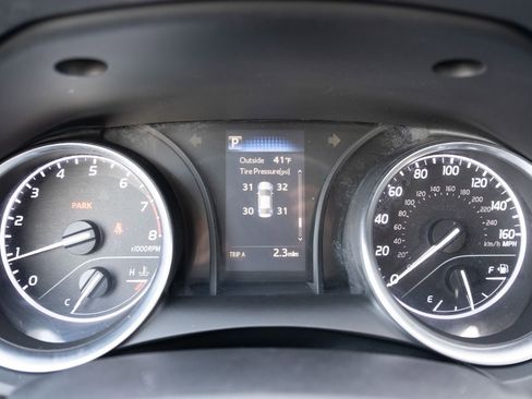 Used 2018 Toyota Camry SE image 5