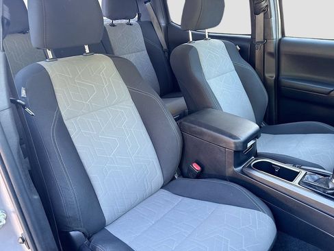 Used 2020 Toyota Tacoma TRD Sport w/ Technology Package AWD/4WD image 26