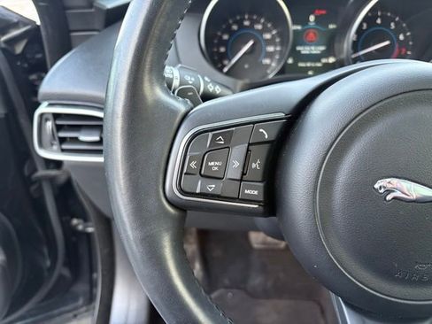 Used 2017 Jaguar F-PACE Prestige image 32