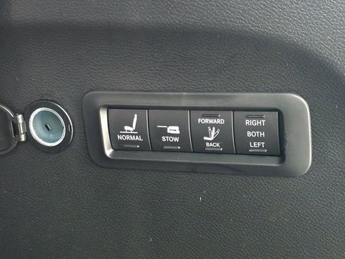 New 2026 Chrysler Pacifica Pinnacle FWD image 34