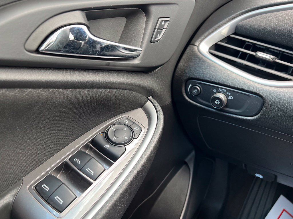 Used 2025 Chevrolet Malibu LT FWD image 20