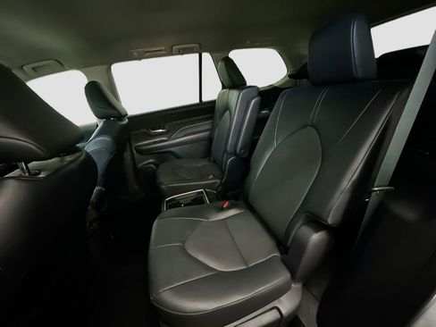 Used 2025 Toyota Grand Highlander XLE image 29