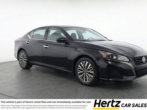 Used 2025 Nissan Altima 2.5 SV image 1