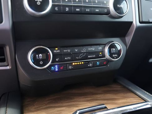 Used 2021 Ford Expedition Platinum RWD image 18