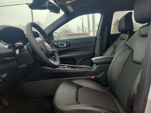 New 2026 Jeep Compass Latitude image 16