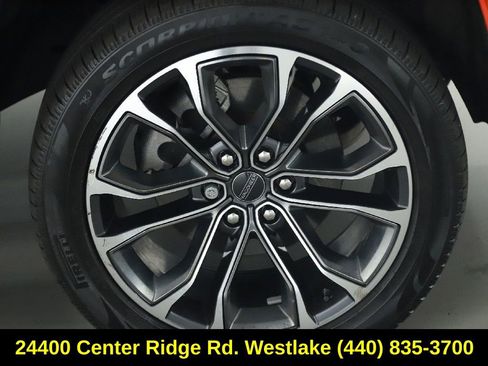 Used 2022 Jeep Grand Wagoneer Series III AWD/4WD image 10