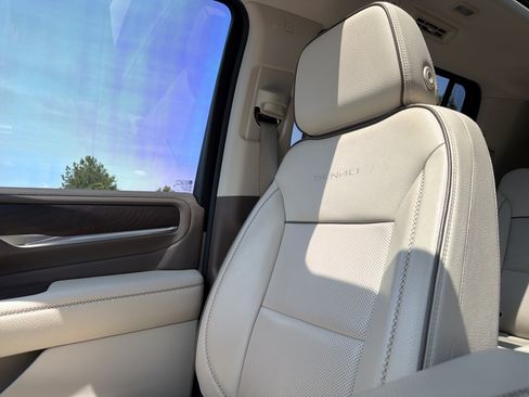 Used 2022 GMC Yukon XL Denali AWD/4WD image 26