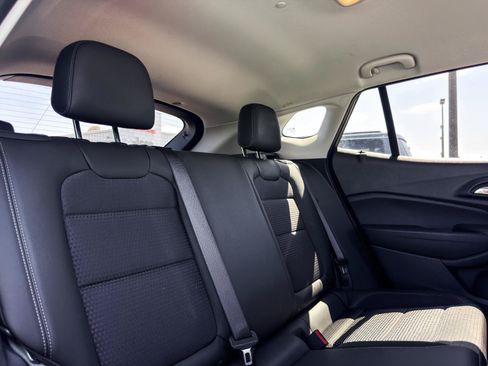 Used 2024 Chevrolet Trax LT FWD image 23