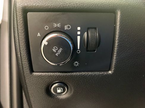 Used 2020 Jeep Grand Cherokee Limited AWD/4WD image 16