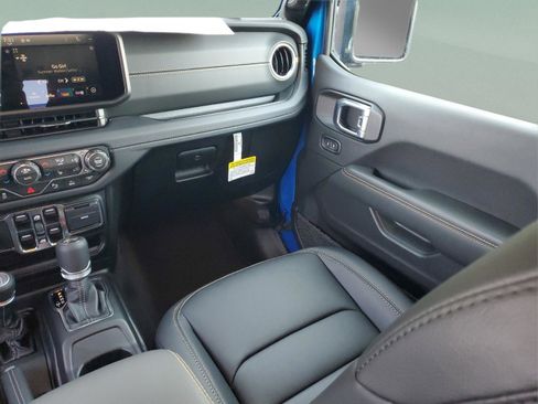 New 2026 Jeep Wrangler Sahara AWD/4WD image 11