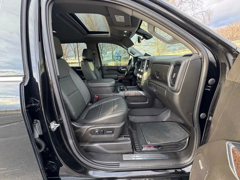 Used 2023 GMC Sierra 3500 Denali w/ Denali Black Diamond Edition image 23