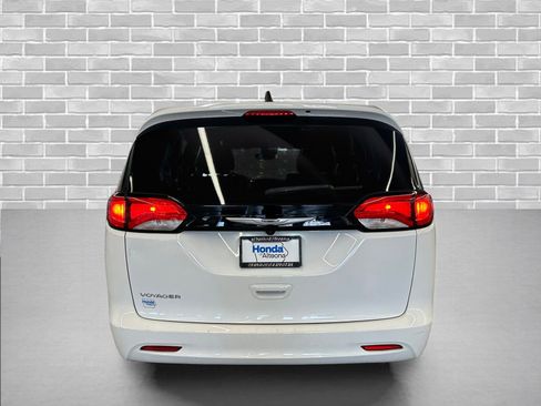 Used 2023 Chrysler Voyager LX image 4