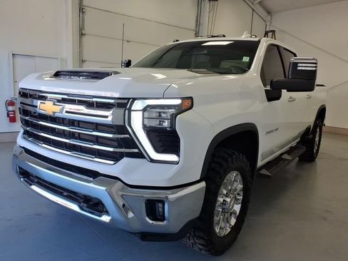 Used 2025 Chevrolet Silverado 2500 LTZ w/ LTZ Convenience Package AWD/4WD image 7