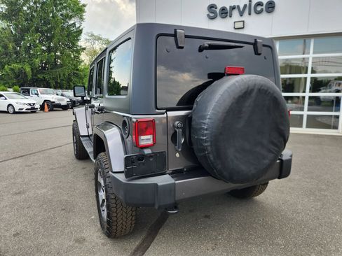 Used 2016 Jeep Wrangler Unlimited Sahara w/ Connectivity Group AWD/4WD image 12